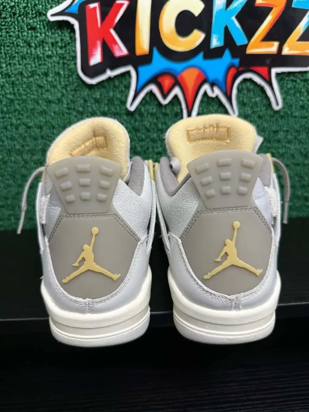 Air Jordan 4 Retro SE GS Craft Photon Dust Youth Size 6/7.5W Pre-Owned